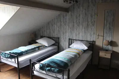 Un ou plusieurs lits dans un hébergement de l'établissement Maison 2 chambres, de centre ville, avec cour exposition sud, à 300 m du port