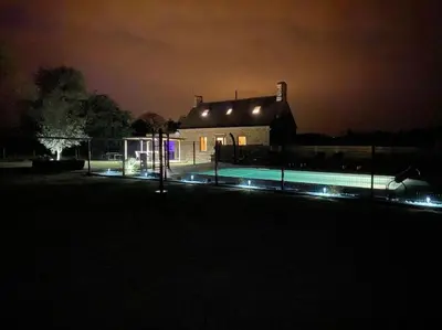 Piscine de l'établissement La Miltière, maison avec piscine, spa et sauna ou située à proximité
