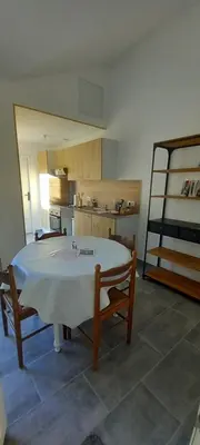 Cuisine ou kitchenette dans l'établissement La maisonnette cherbourgeoise