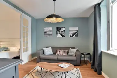 Coin salon dans l'établissement La Perlezen - Appt pour 4 à 100m de la plage
