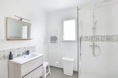 Salle de bains dans l'établissement Le Chemin de la Mer - A 300 m de la plage