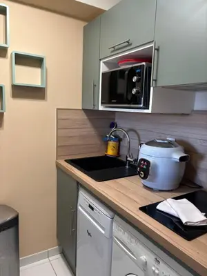 Cuisine ou kitchenette dans l'établissement Maison en bord de mer