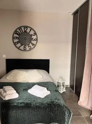 Un ou plusieurs lits dans un hébergement de l'établissement Appartement cosy tout équipé et parking couvert privé aux portes de Flers