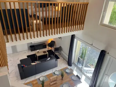 Coin salon dans l'établissement Belle maison au calme avec parking