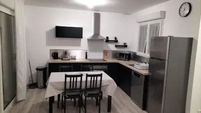 Cuisine ou kitchenette dans l'établissement Le Normandy
