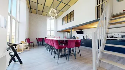 Coin salon dans l'établissement La Clef Decamp Domaine de Lalie 20pers piscine tennis, 8min mer