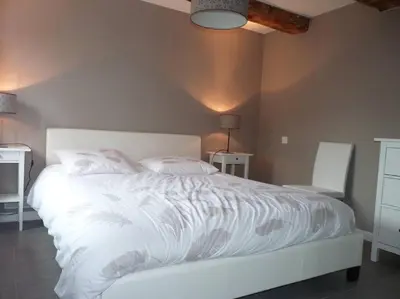 Un ou plusieurs lits dans un hébergement de l'établissement Le 107 grande maison accès direct et vue sur mer