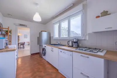 Cuisine ou kitchenette dans l'établissement Le Nest quiet house in city center