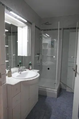Salle de bains dans l'établissement Poziodé