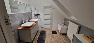 Salle de bains dans l'établissement Les Charmilles