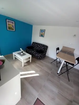 Coin salon dans l'établissement Petite maison du Tronquay