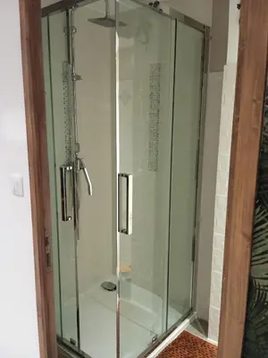 Salle de bains dans l'établissement La Salamandre