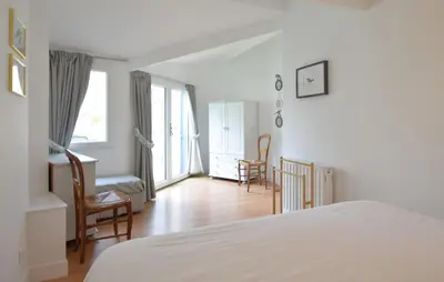 Un ou plusieurs lits dans un hébergement de l'établissement Stunning Home In Saint-Vaast-La-Hougue