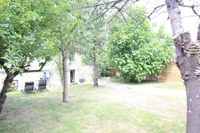 Jardin de l'établissement Le domaine des figuiers - Gîte des pèlerins