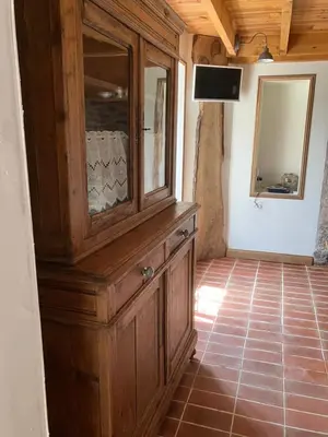 Télévision ou salle de divertissement dans l'établissement Gîte des champs fondus