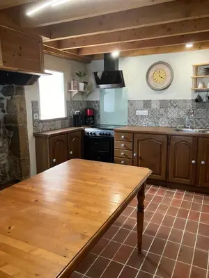Cuisine ou kitchenette dans l'établissement Gîte des champs fondus