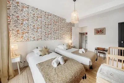 Un ou plusieurs lits dans un hébergement de l'établissement LE ROCHER- Belle maison de charme -Jardin/Parking