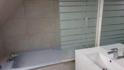 Salle de bains dans l'établissement Appartement Duplex 55m2 face à la mer