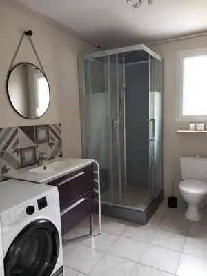 Salle de bains dans l'établissement Maison vacance proche ste mère église