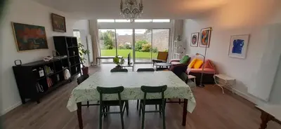 Cuisine ou kitchenette dans l'établissement Maison neuve centre Barfleur