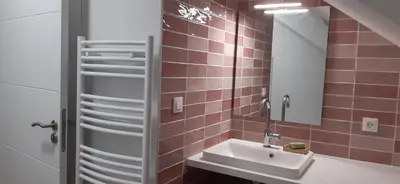 Salle de bains dans l'établissement Maison neuve centre Barfleur