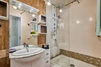 Salle de bains dans l'établissement Prince - À 500m de la plage