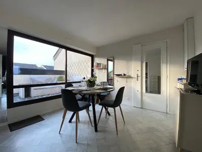 Cuisine ou kitchenette dans l'établissement Prince - À 500m de la plage