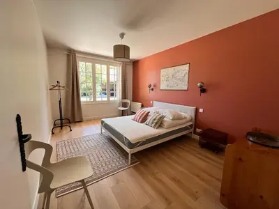 Un ou plusieurs lits dans un hébergement de l'établissement L'Ecrin de Famille Maison Mer & Bourg Gold Beach
