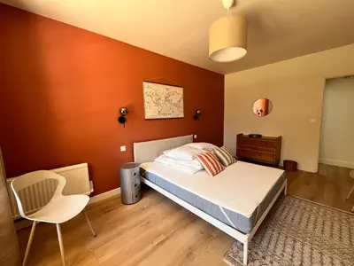Un ou plusieurs lits dans un hébergement de l'établissement L'Ecrin de Famille Maison Mer & Bourg Gold Beach