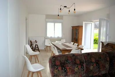 Coin salon dans l'établissement Le Dortoir, maison familiale - jardin - 5km mer