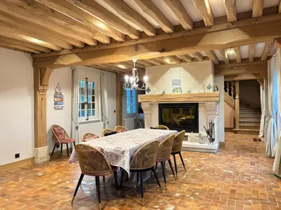 Plan de l'établissement Chant des mouettes Maison rénovée spacieuse tout confort grand jardin belle terrasse aménagée parking 8 personnes 4 sdb 5 wc à 10 mn à pied de la mer Port en Bessin tous commerces restaurants proche Omaha Beach