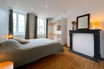 Un ou plusieurs lits dans un hébergement de l'établissement Appart de charme, 2 chambres en centre ville