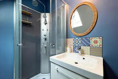 Salle de bains dans l'établissement Appart de charme, 2 chambres en centre ville