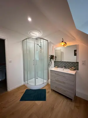 Salle de bains dans l'établissement Gîte de Monthardrou