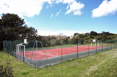 Tennis ou squash au sein de la maison de vacances ou à proximité