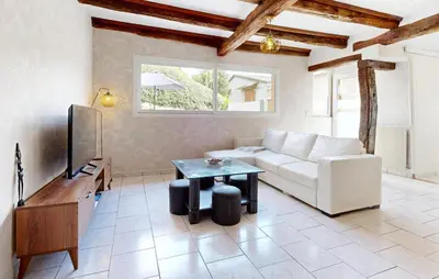 Télévision ou salle de divertissement dans l'établissement Cozy Home In Sartilly-Baie-Bocage