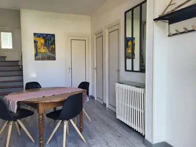 Coin salon dans l'établissement Maison confort, 3 chambres, plage à 2 pas, jardin privé sans vis-à-vis, équipements modernes. - FR-1-788-12