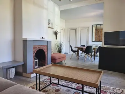 Télévision ou salle de divertissement dans l'établissement Maison confort, 3 chambres, plage à 2 pas, jardin privé sans vis-à-vis, équipements modernes. - FR-1-788-12