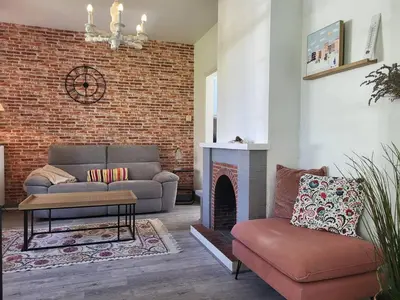 Coin salon dans l'établissement Maison confort, 3 chambres, plage à 2 pas, jardin privé sans vis-à-vis, équipements modernes. - FR-1-788-12