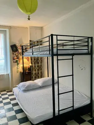Un ou plusieurs lits dans un hébergement de l'établissement Maison sympa en centre-bourg