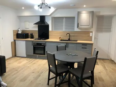 Cuisine ou kitchenette dans l'établissement Studio proximité Saint Lo