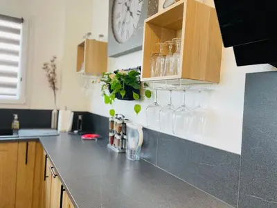 Cuisine ou kitchenette dans l'établissement Yucca, Appartement avec garage privé et balcon