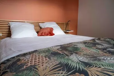 Un ou plusieurs lits dans un hébergement de l'établissement appartements guesthouse1 et guesthouse2 sword beach