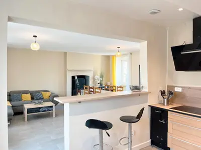 Cuisine ou kitchenette dans l'établissement Maison Confortable Proche des Plages