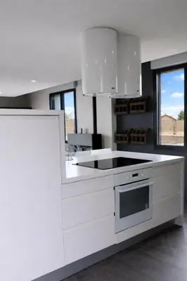 Cuisine ou kitchenette dans l'établissement Dauphin