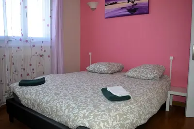 Un ou plusieurs lits dans un hébergement de l'établissement Le Caprice de la mer - maison avec véranda, jardin