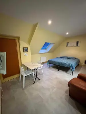 Un ou plusieurs lits dans un hébergement de l'établissement les moulins - chambre 1