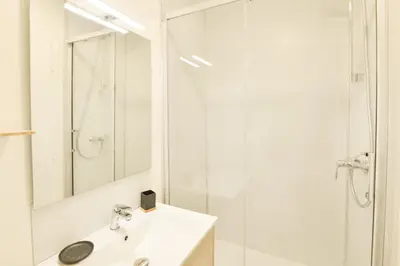 Salle de bains dans l'établissement Chez Flora - Appt pour 4 proche de la plage