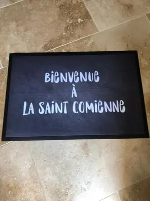 Certificat, récompense, panneau ou autre document affiché dans l'établissement La Saint Comienne