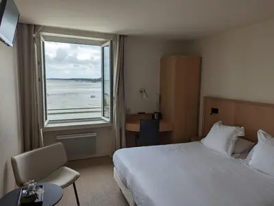 Un ou plusieurs lits dans un hébergement de l'établissement Chambres Breizh Café
